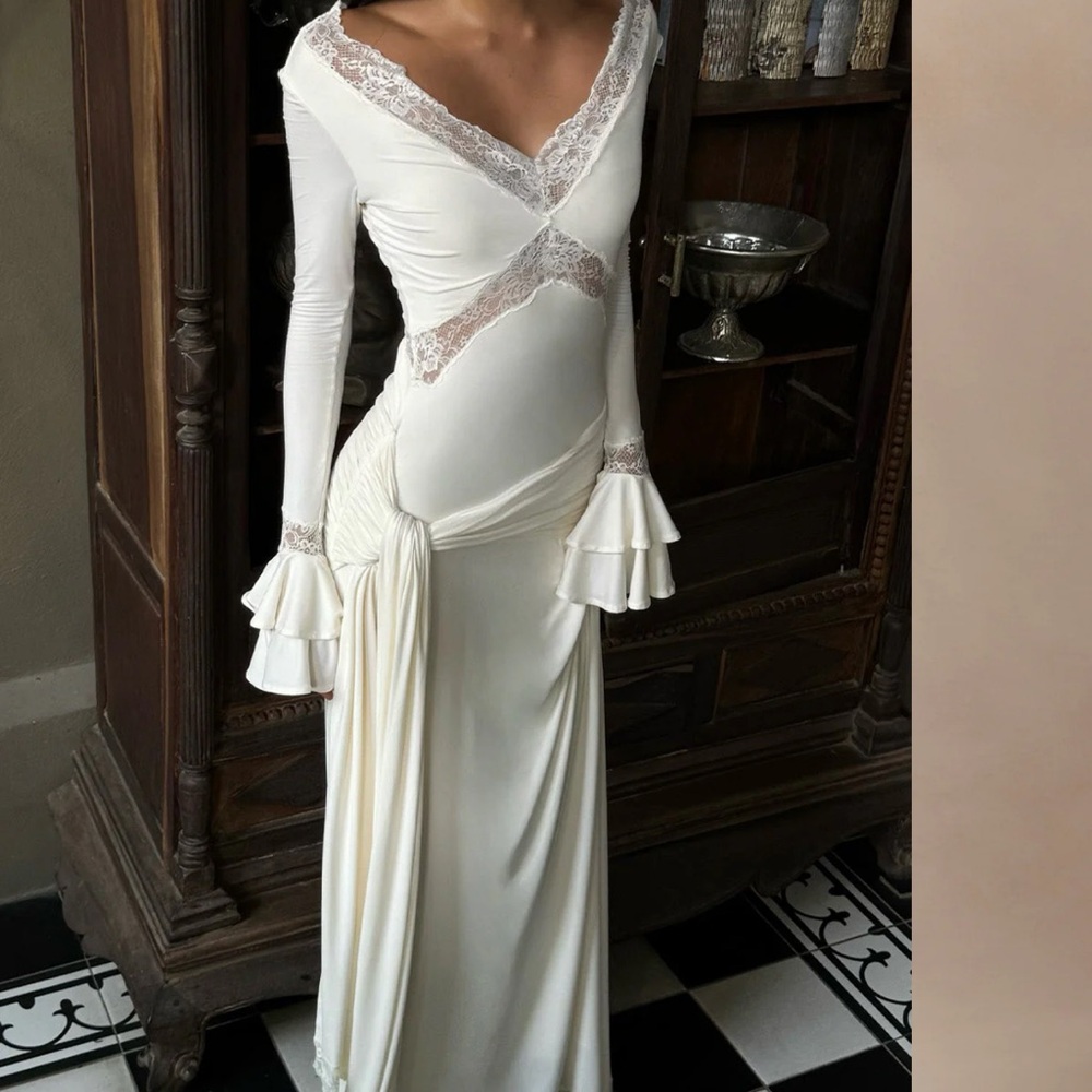 Elegant Lace-Trim Long Sleeve Maxi Dress in Cream